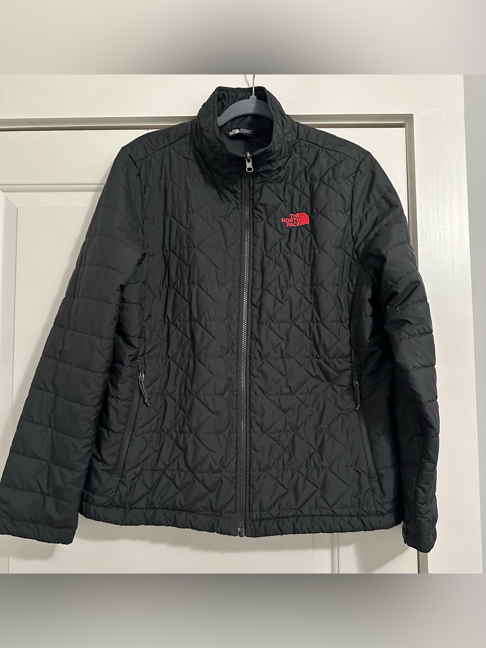 The North Face Women’s Black Quilted Insulated Puffer Jacket Pink Logo